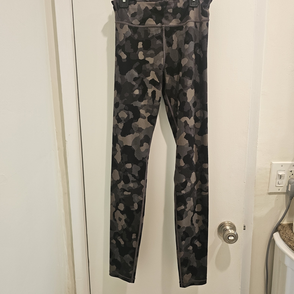 Athleta Kids Black and Gray Patterned Leggings